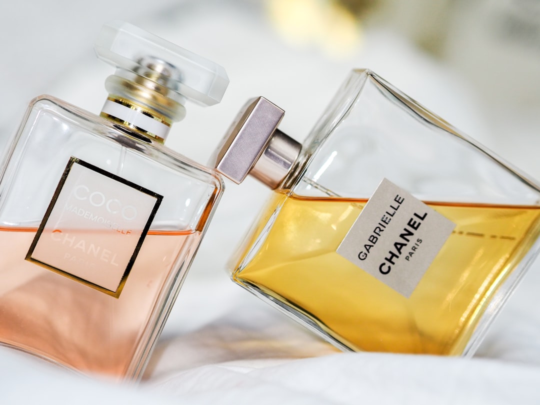 Emerging Fragrance Trends and the Future of the Niche Luxury Perfume Market for 2026