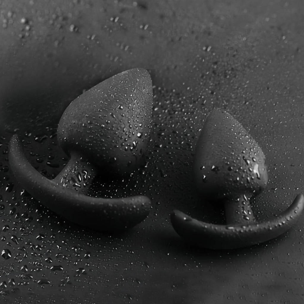Strawberry Shaped Silicone Anal Plug with Roller Ball Inside for Multi-Dimensional Stimulation. Body-Curved disign: Wearable Sex