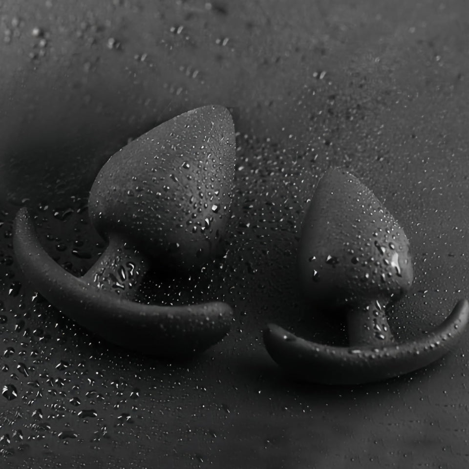 Strawberry Shaped Silicone Anal Plug with Roller Ball Inside for Multi-Dimensional Stimulation. Body-Curved disign: Wearable Sex