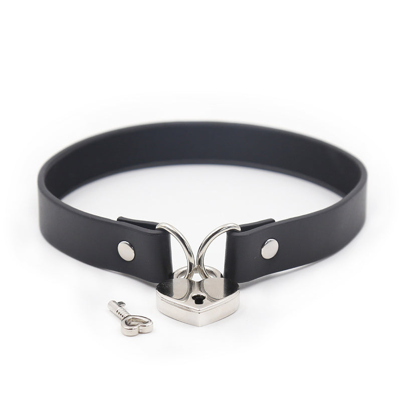 Plesur PVC Collar WHeart Lock Black